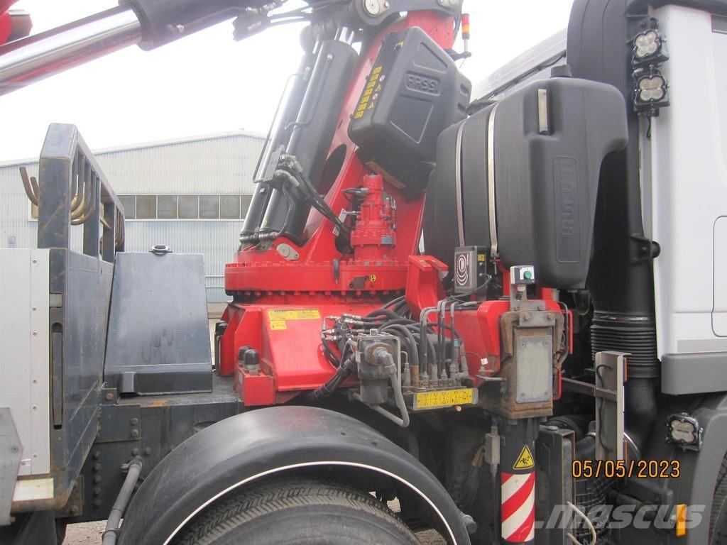 Sisu Polar Autožeriavy, hydraulické ruky