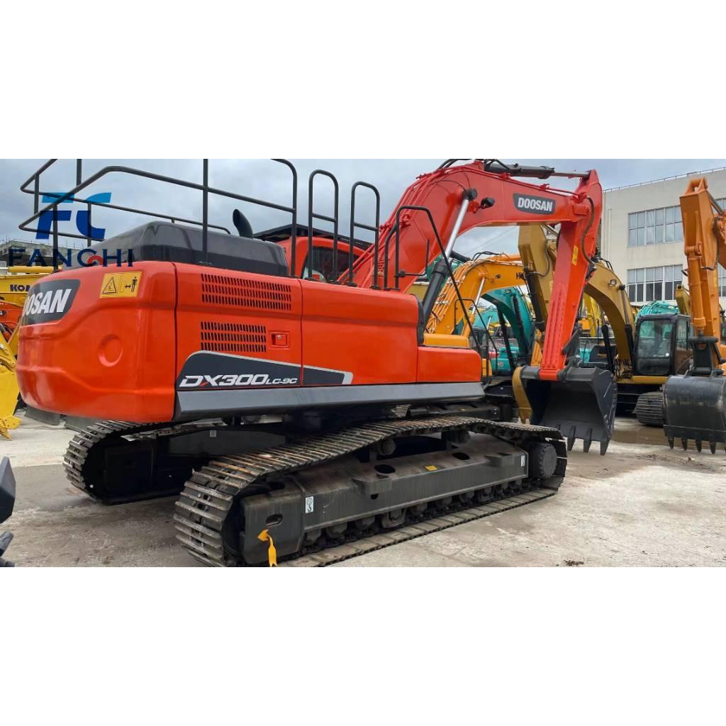 Doosan DX300 Pásové rýpadlá