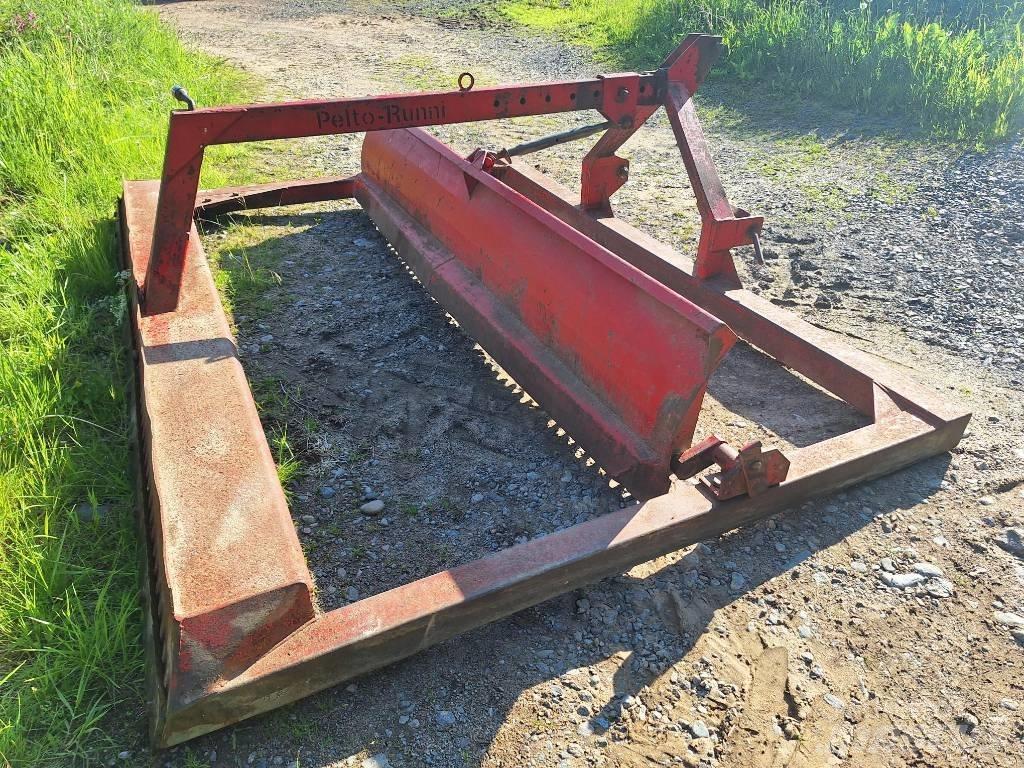 Runni Peltolana 300 Ťahané radlice