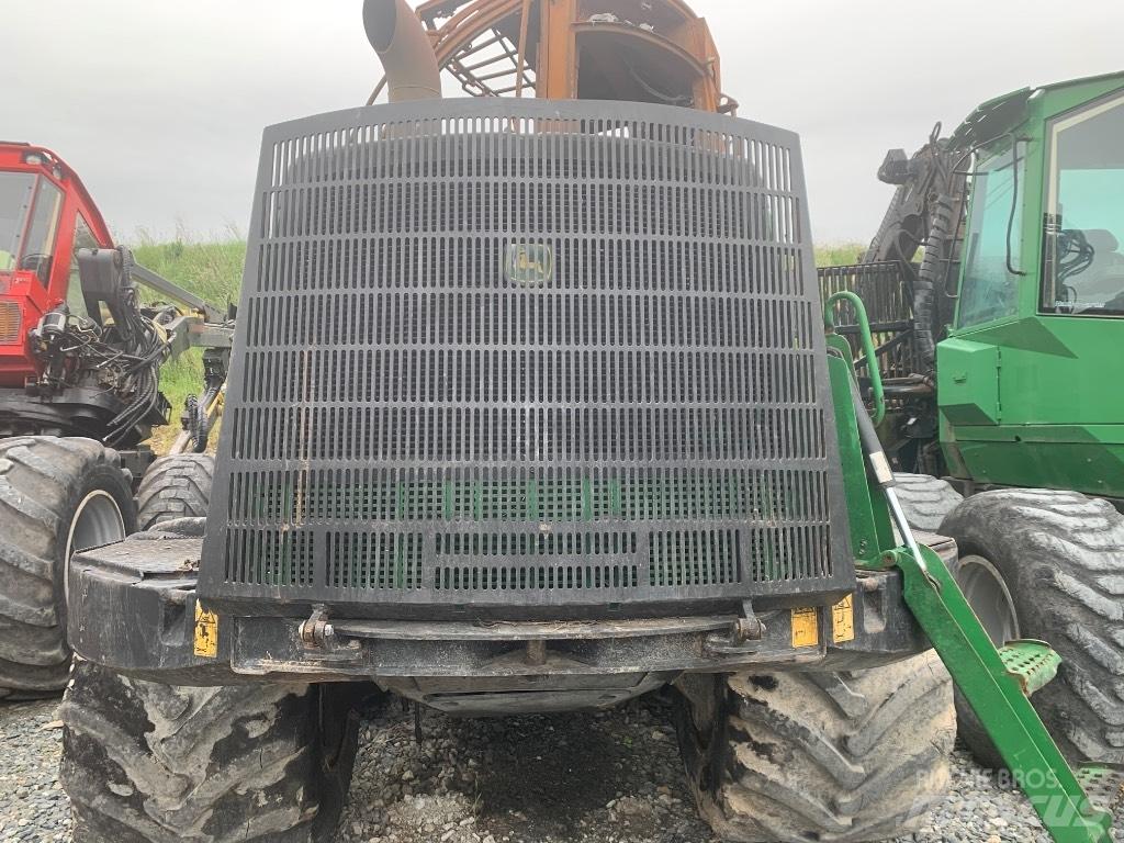 John Deere 1110 E Kabíny a interiér