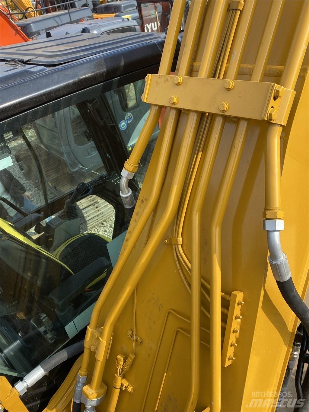 CAT 320 Pásové rýpadlá