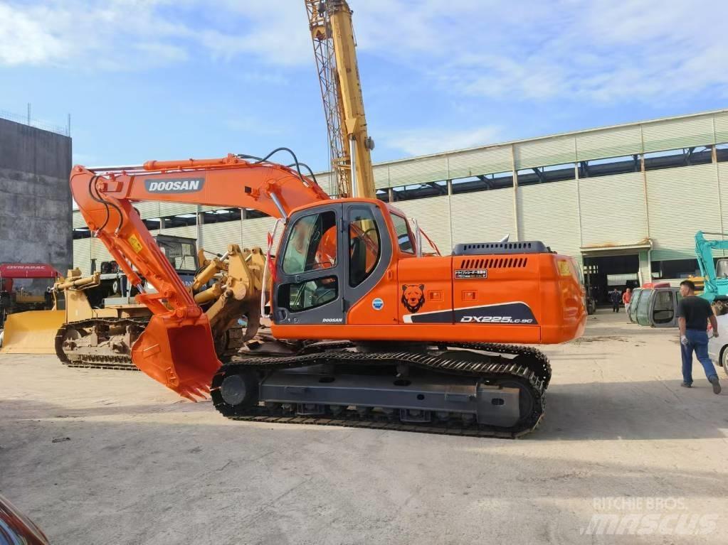 Doosan DX 225 Pásové rýpadlá