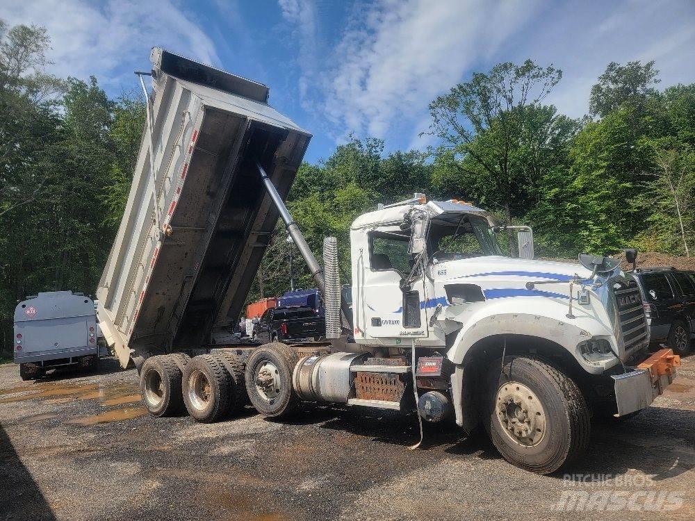 Mack 713GU Sklápače