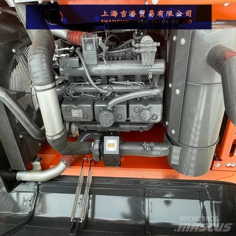 Doosan DX 225 Pásové rýpadlá