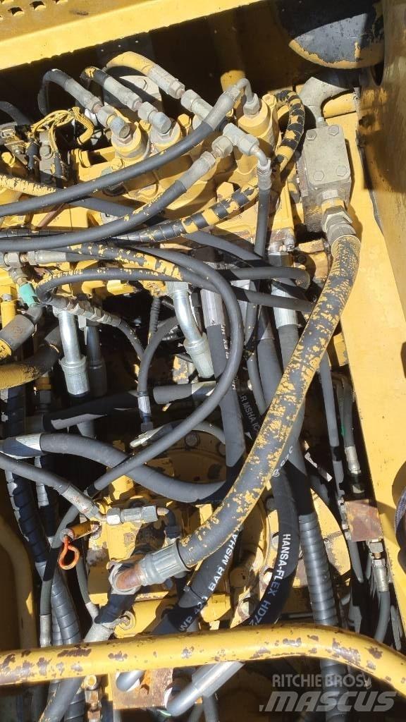 CAT 325 LN Pásové rýpadlá