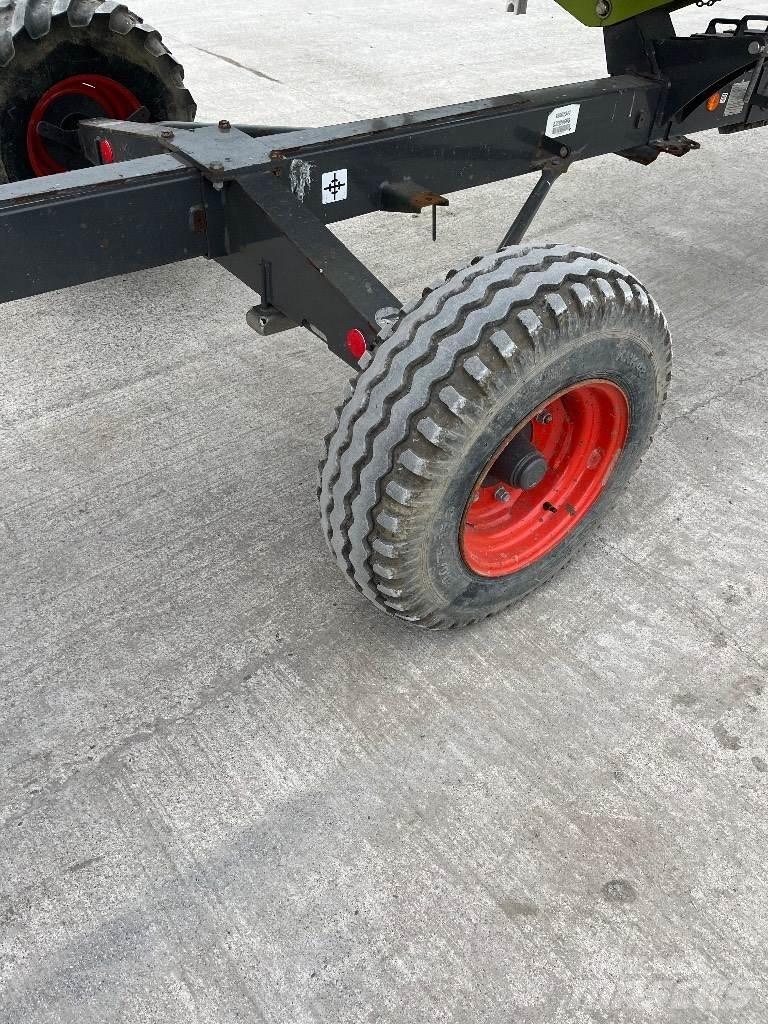 CLAAS Tucano 440 Kombinované zberacie stroje