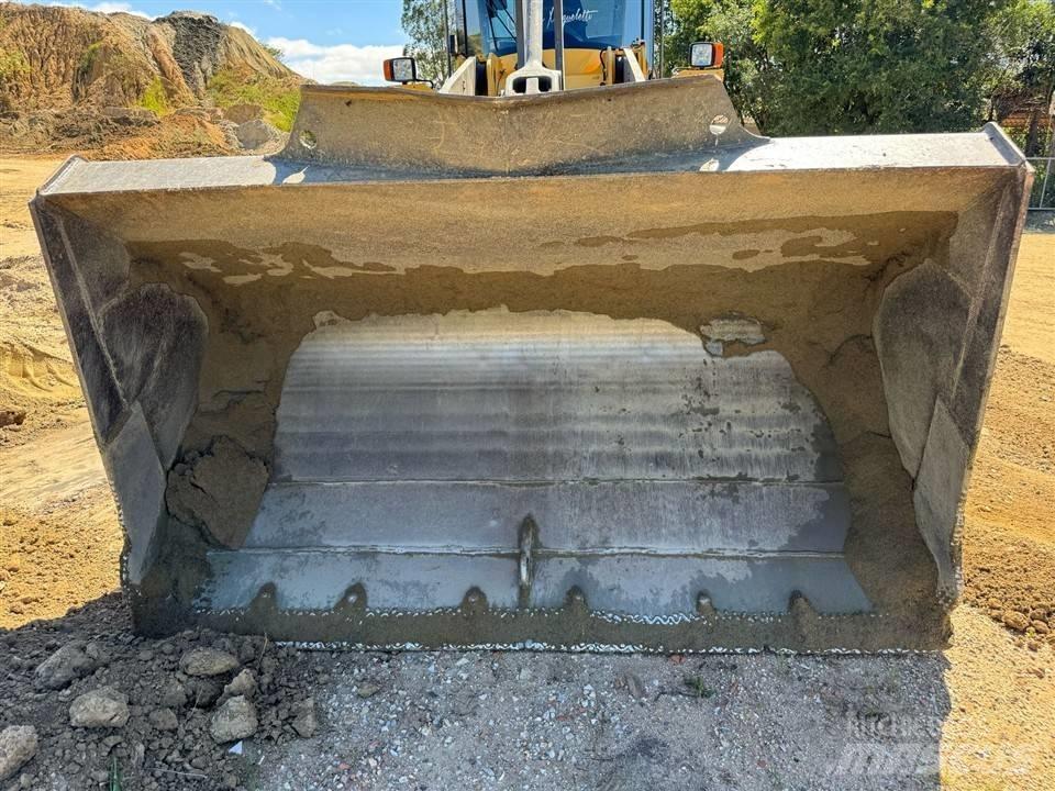 Volvo L 90 F Kolesové nakladače