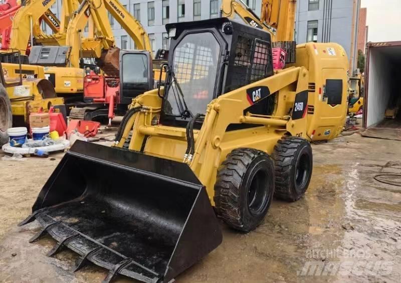 CAT 246 D Šmykom riadené nakladače