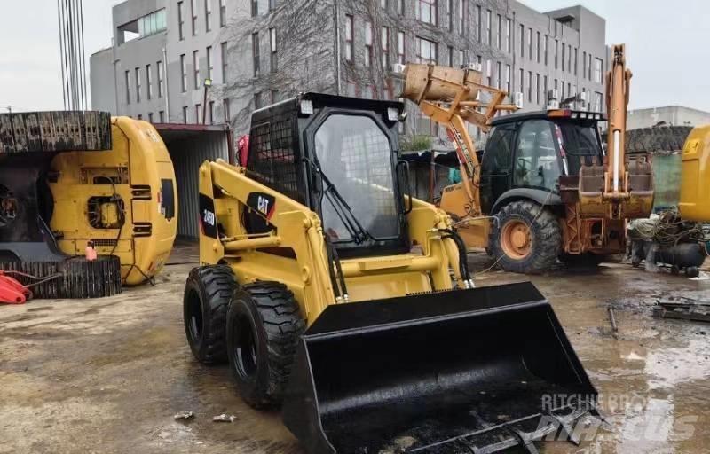 CAT 246 D Šmykom riadené nakladače