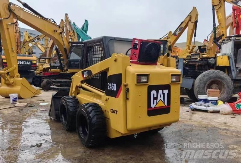 CAT 246 D Šmykom riadené nakladače