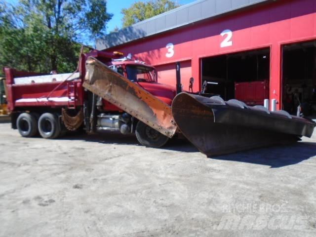 Mack CV 713 Snežné pluhy, predné snežné radlice