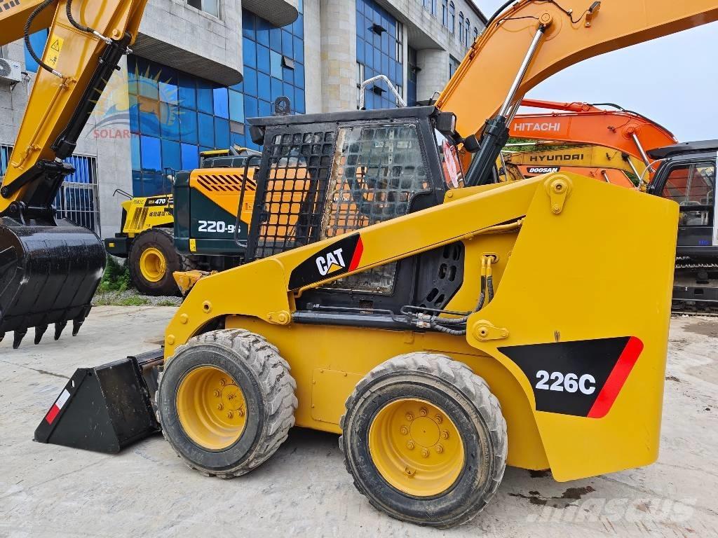 CAT 226 C Šmykom riadené nakladače