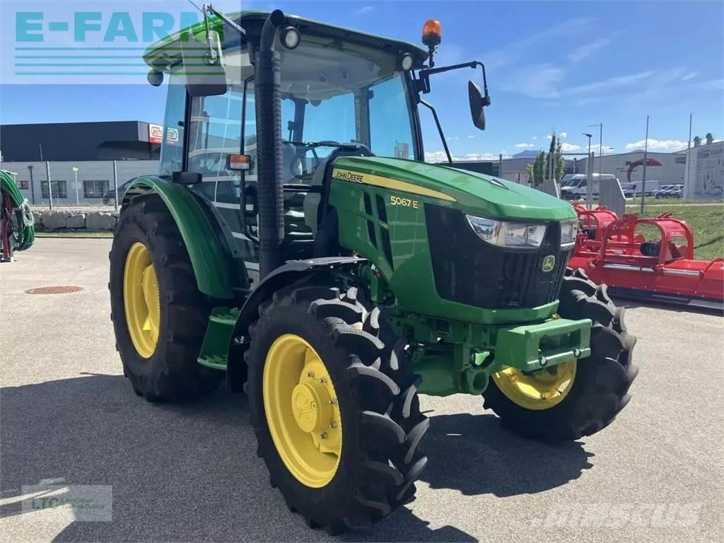 John Deere 5067e Traktory