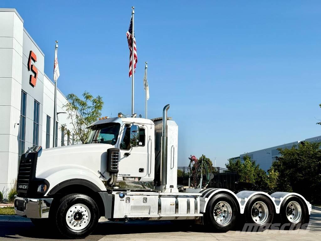 Mack Titan TD 713 Ťahače