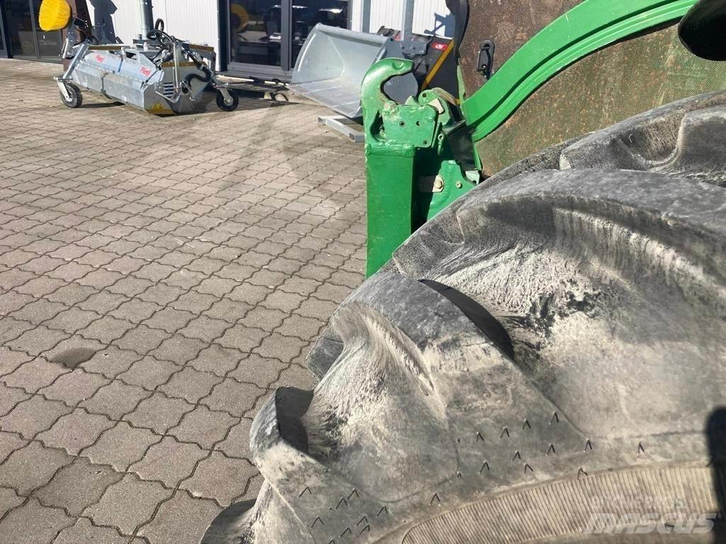 John Deere 6190R Traktory