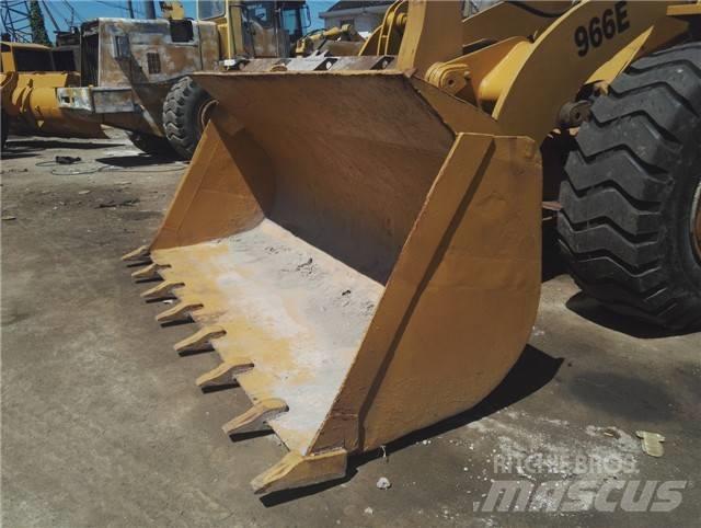 CAT 966 E Kolesové nakladače