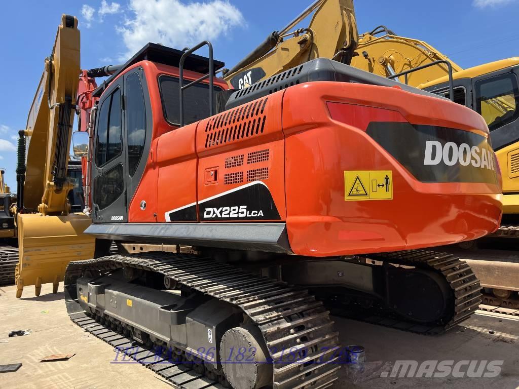 Doosan DX225 Pásové rýpadlá