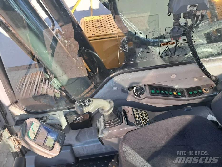 Volvo EC 240 B LC Pásové rýpadlá