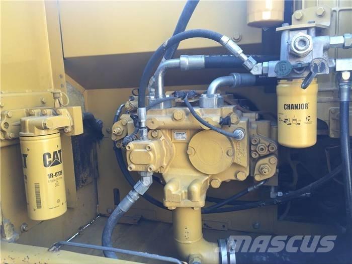 CAT 320 D Pásové rýpadlá