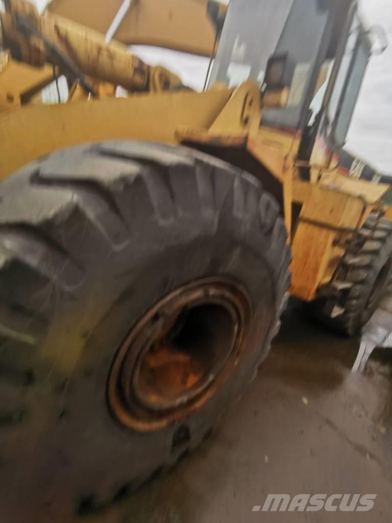 CAT 966F Kolesové nakladače