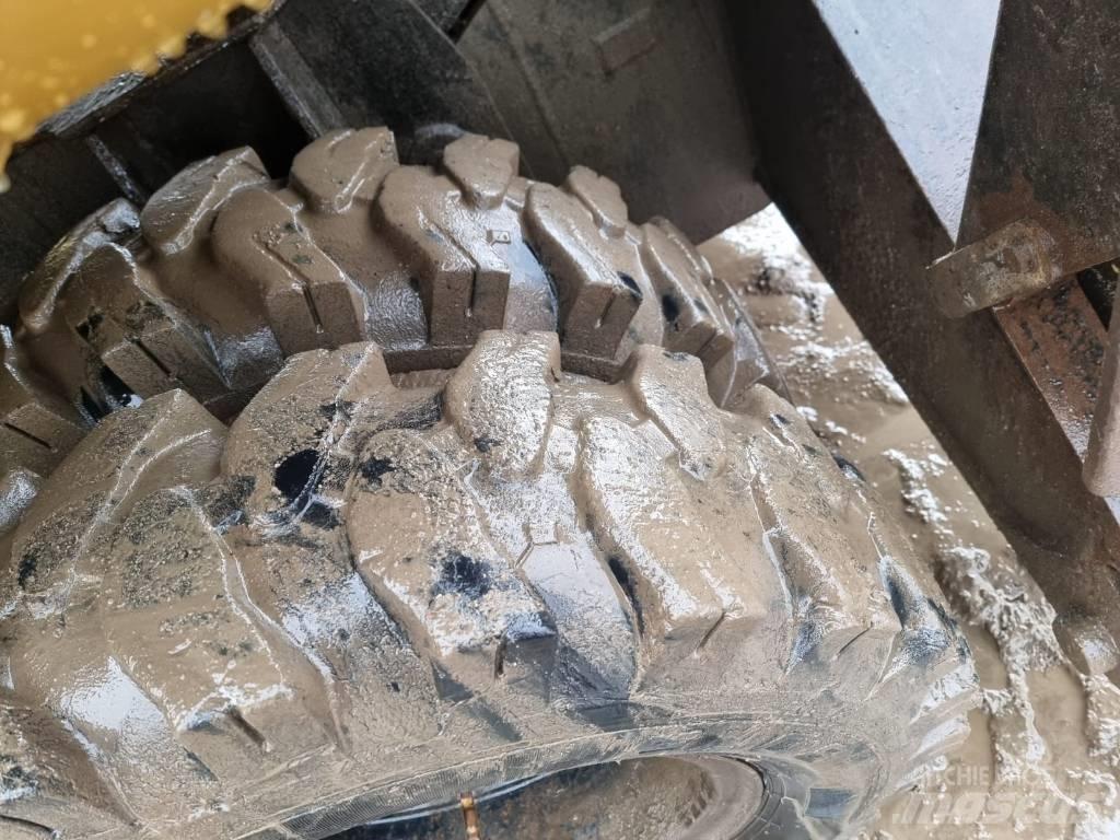CAT M 313 C Kolesové rýpadlá