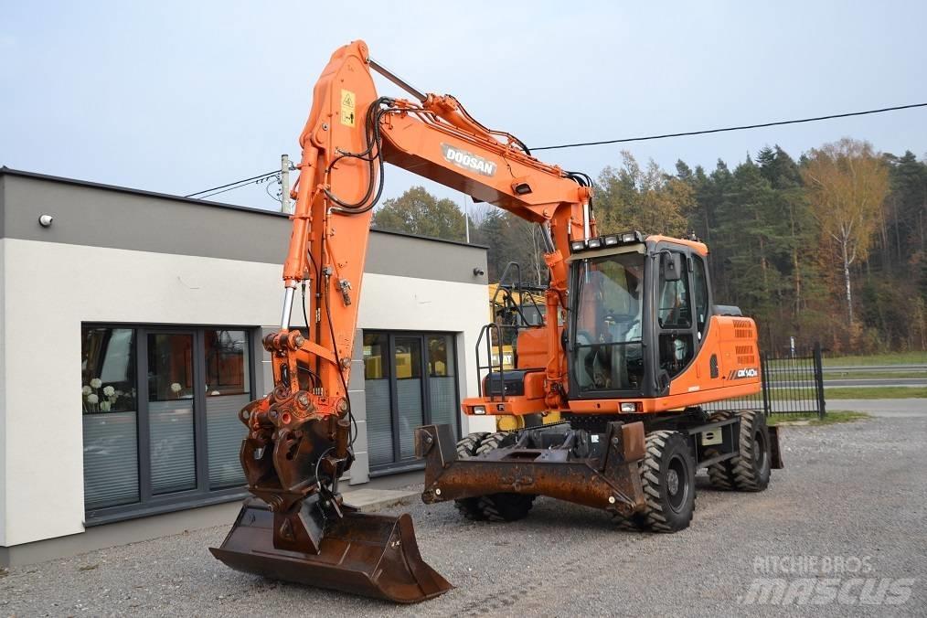 Doosan DX 140 W Kolesové rýpadlá