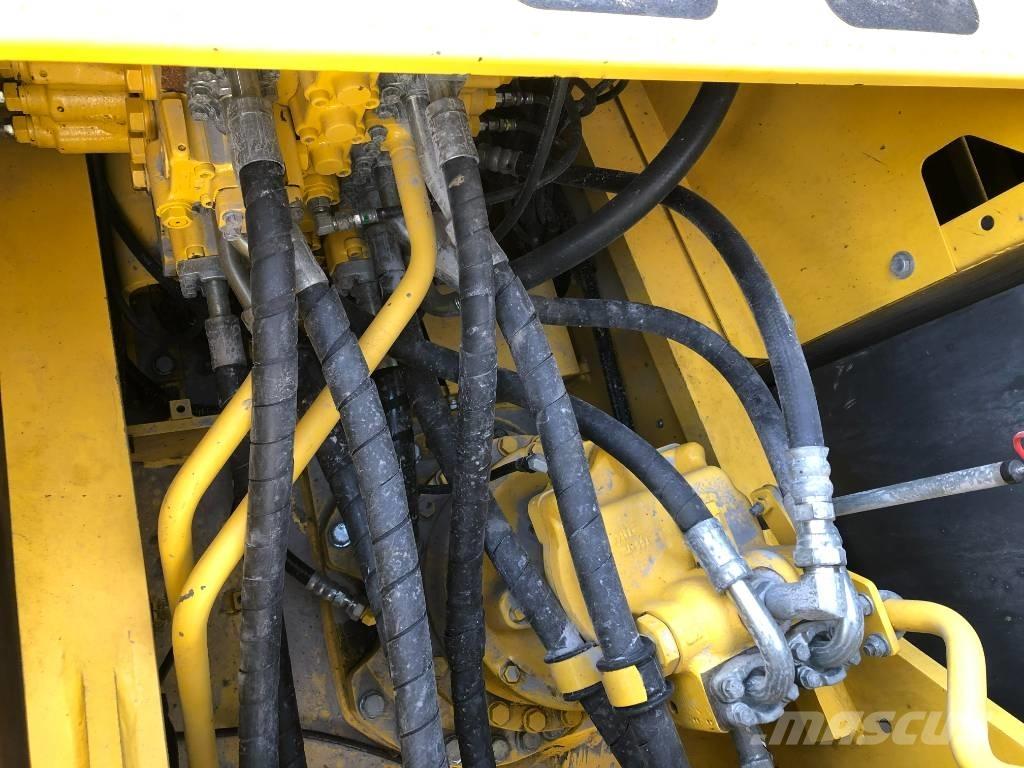 Komatsu 240-8 Pásové rýpadlá