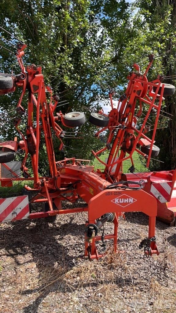 Kuhn GF 8501 T Obracače a zhrabovače sena