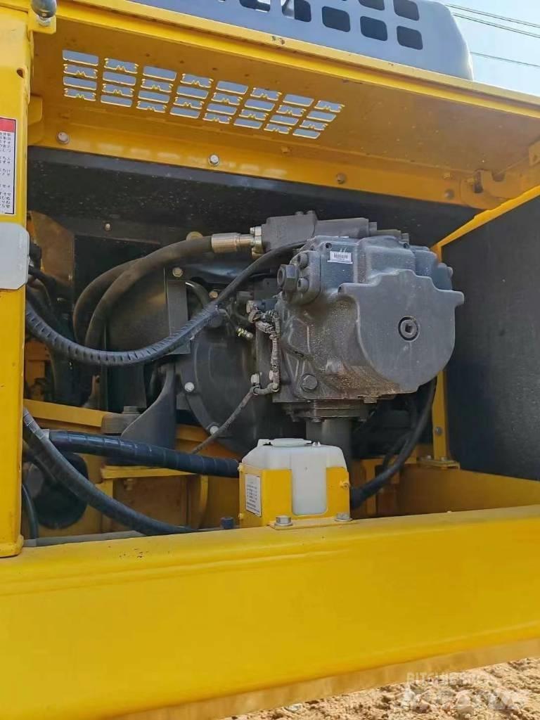 Komatsu 450-8 Pásové rýpadlá
