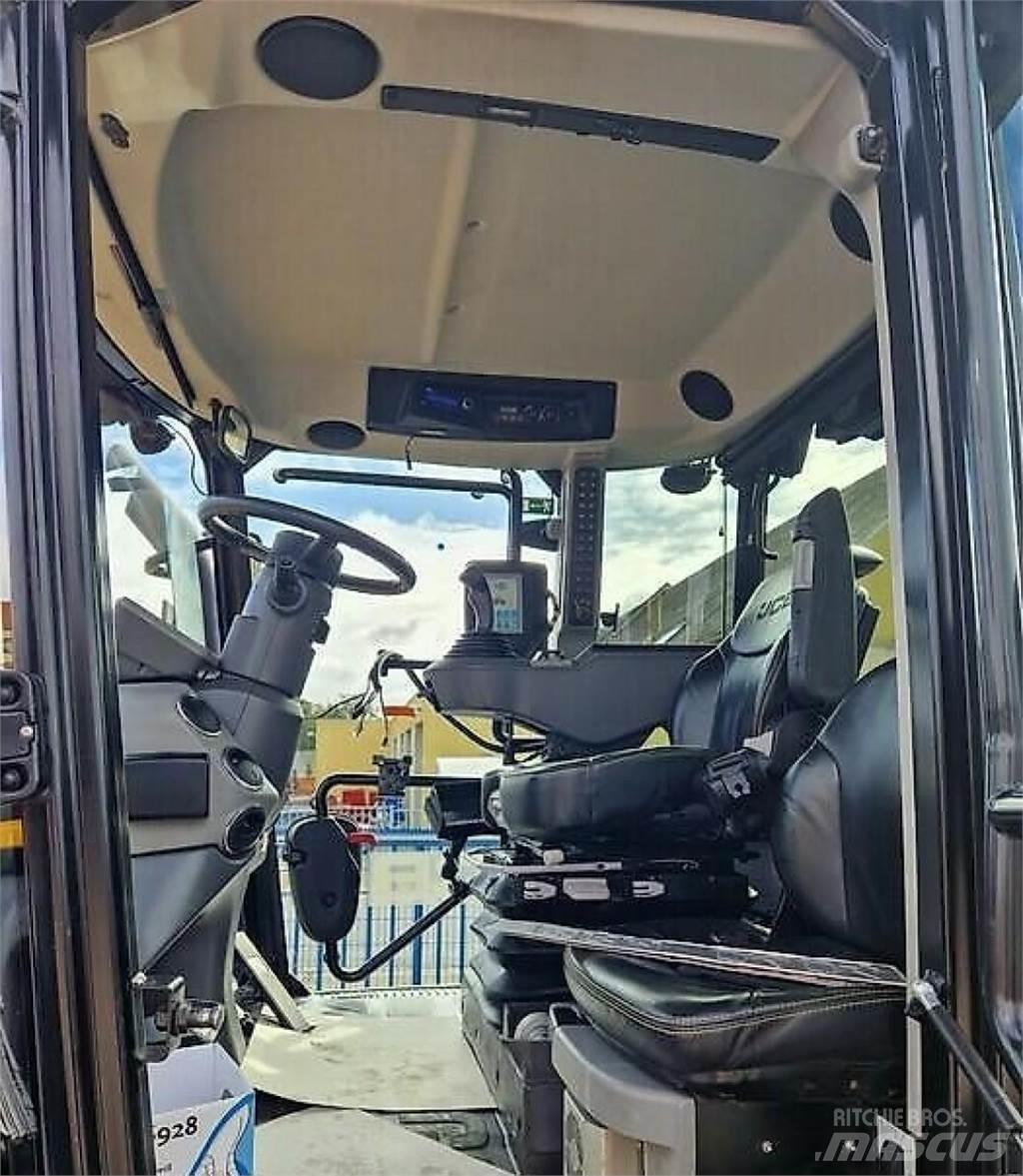 JCB 4220 Fastrac Traktory