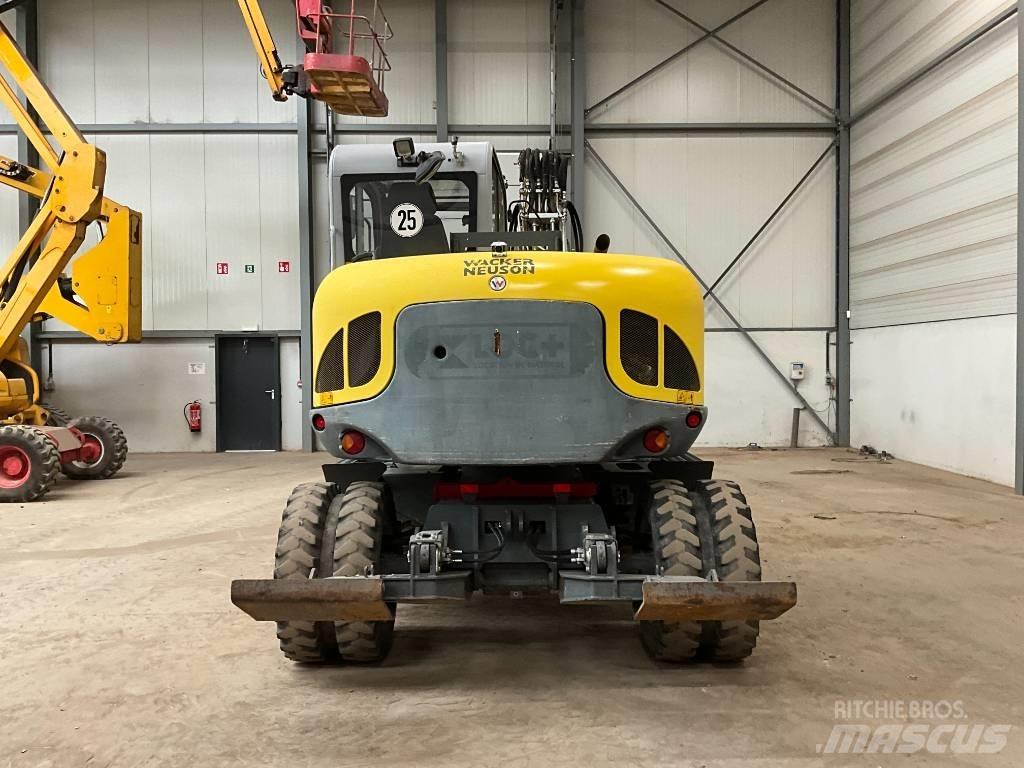 Neuson EW 100 Kolesové rýpadlá