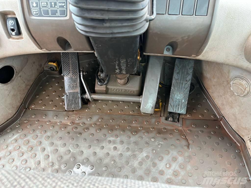 Volvo L180F Kolesové nakladače