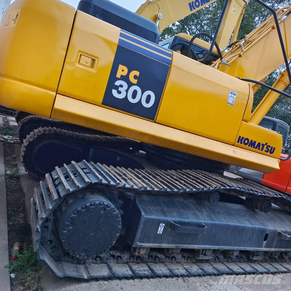 Komatsu PC300-7 Pásové rýpadlá
