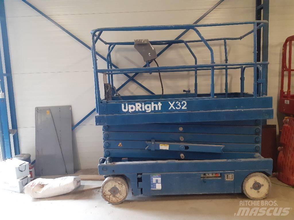 UpRight X 32 Nožnicové zdvíhacie plošiny