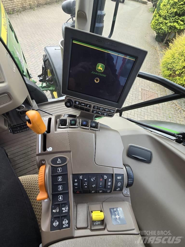 John Deere 6120 R Traktory