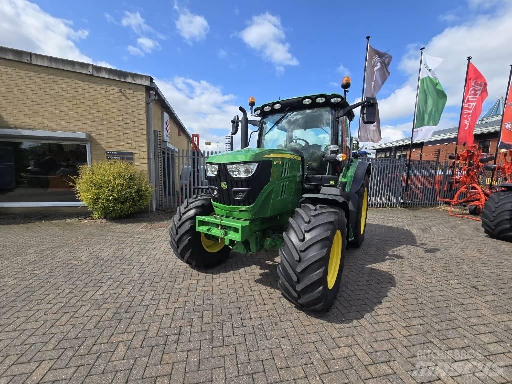 John Deere 6120 R Traktory