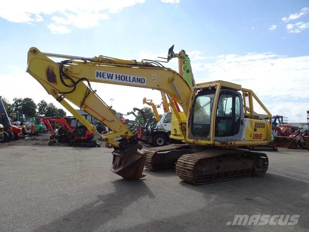 New Holland E195 Pásové rýpadlá