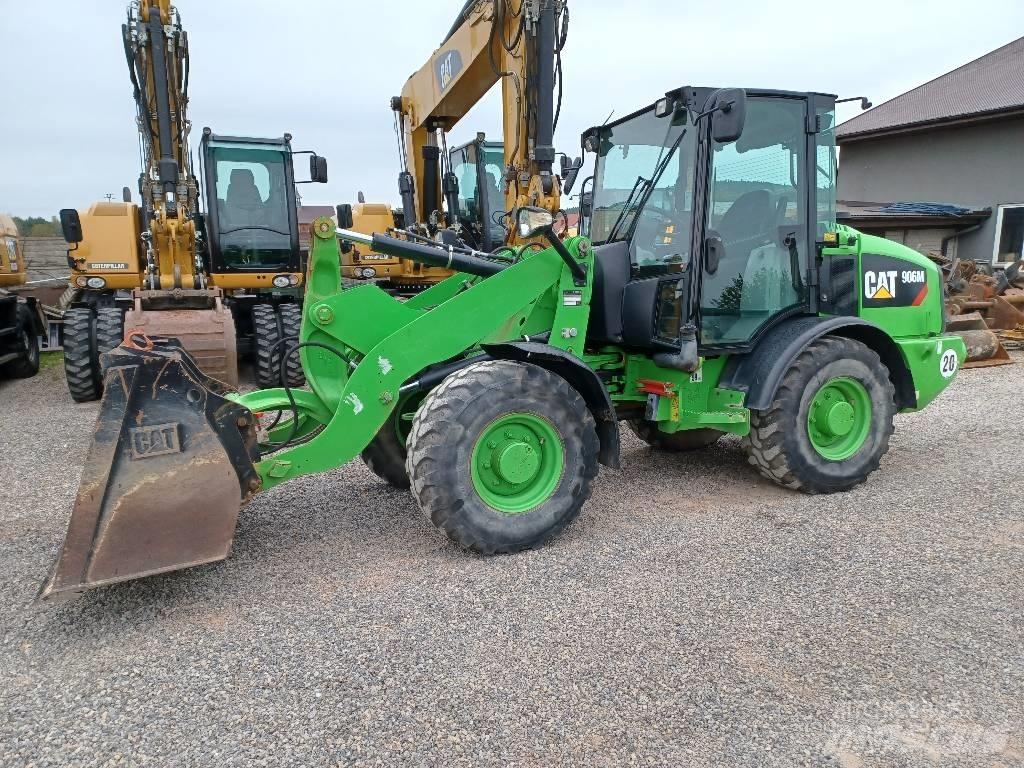 CAT 906M Kolesové nakladače