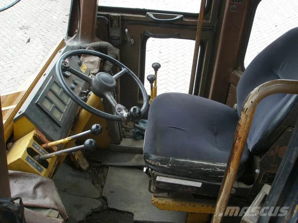 Komatsu W40-2 Kolesové nakladače