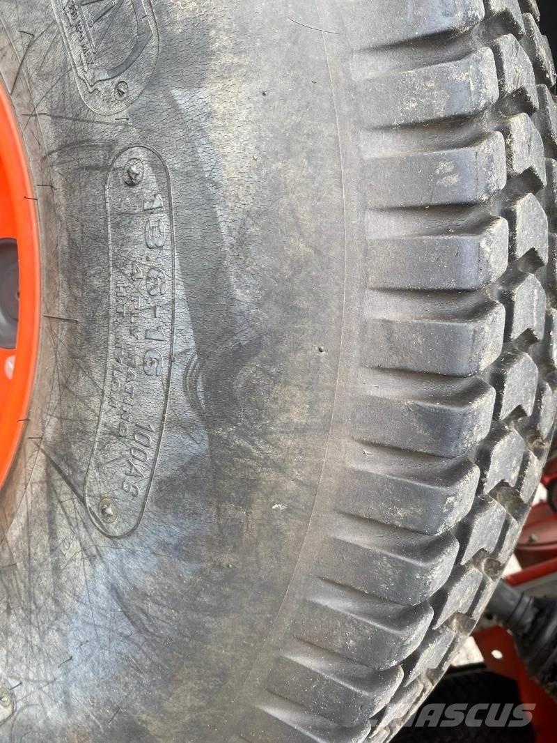 Kubota ST 401-C Kompaktné traktory