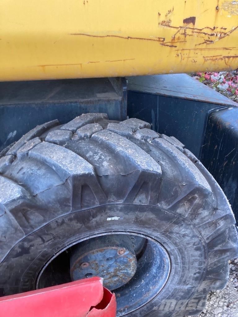 Komatsu PW 140-7 Kolesové rýpadlá