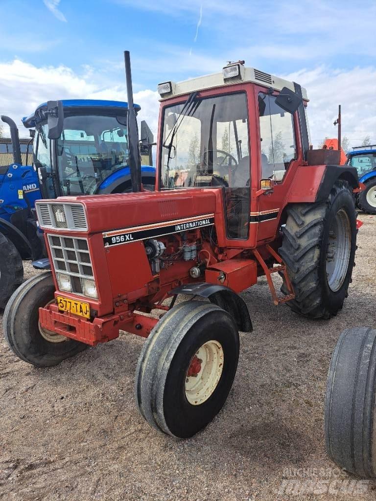 International 956XL Traktory