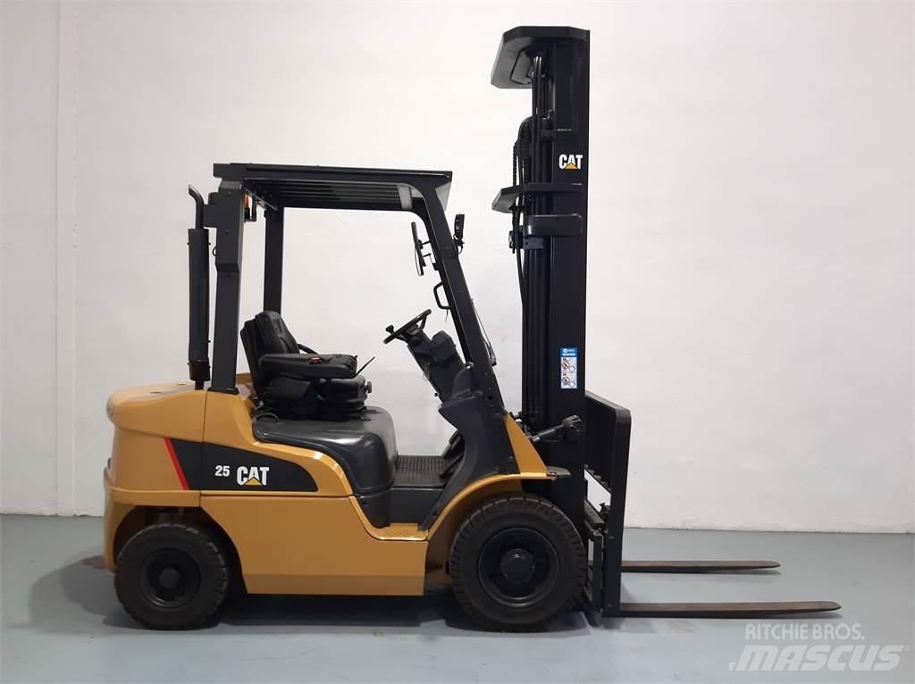 CAT DP25NT Dieselové vozíky
