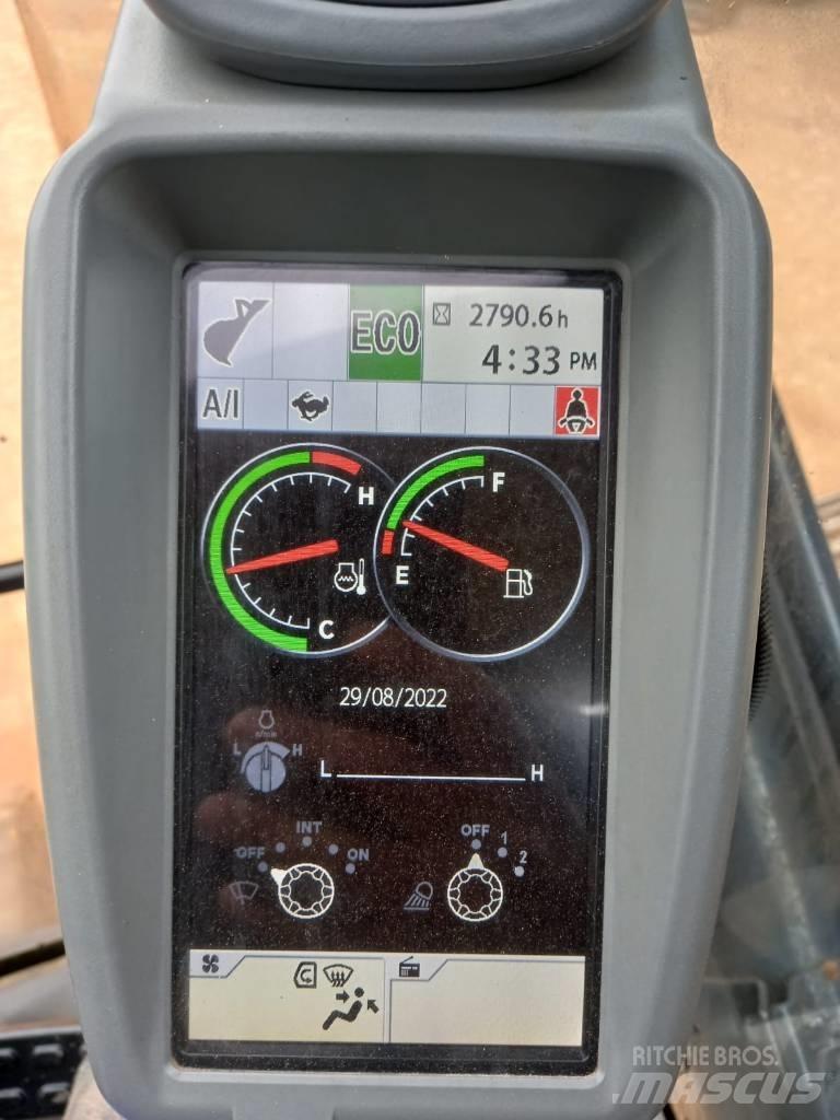 DEERE 210G Pásové rýpadlá