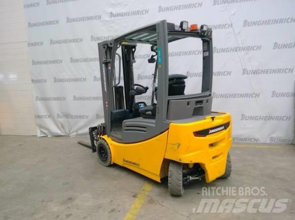 Jungheinrich EFG 320 Akumulátorové vozíky