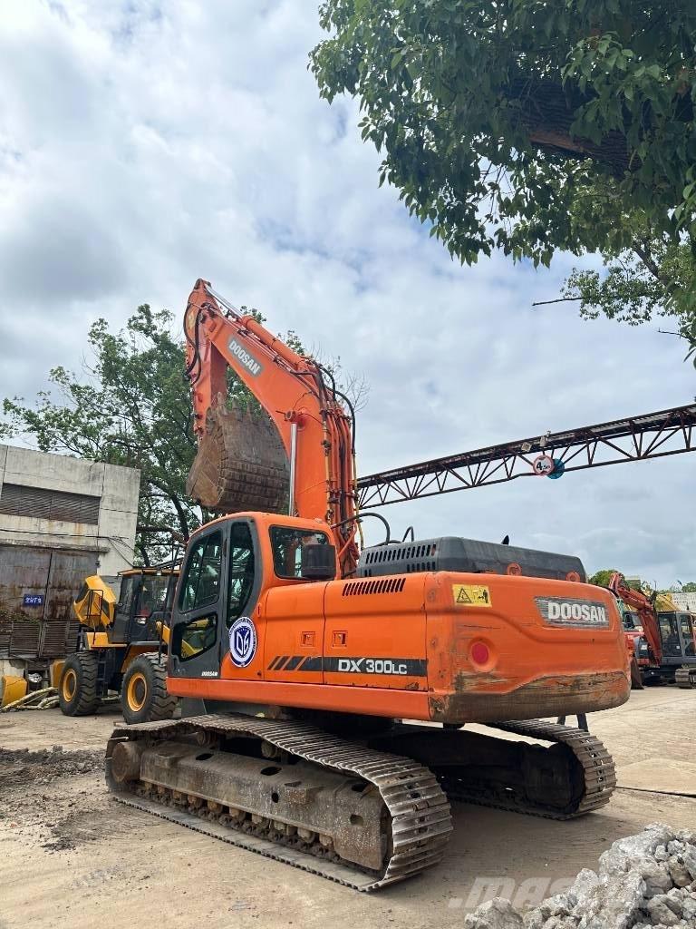 Doosan DX300 Pásové rýpadlá