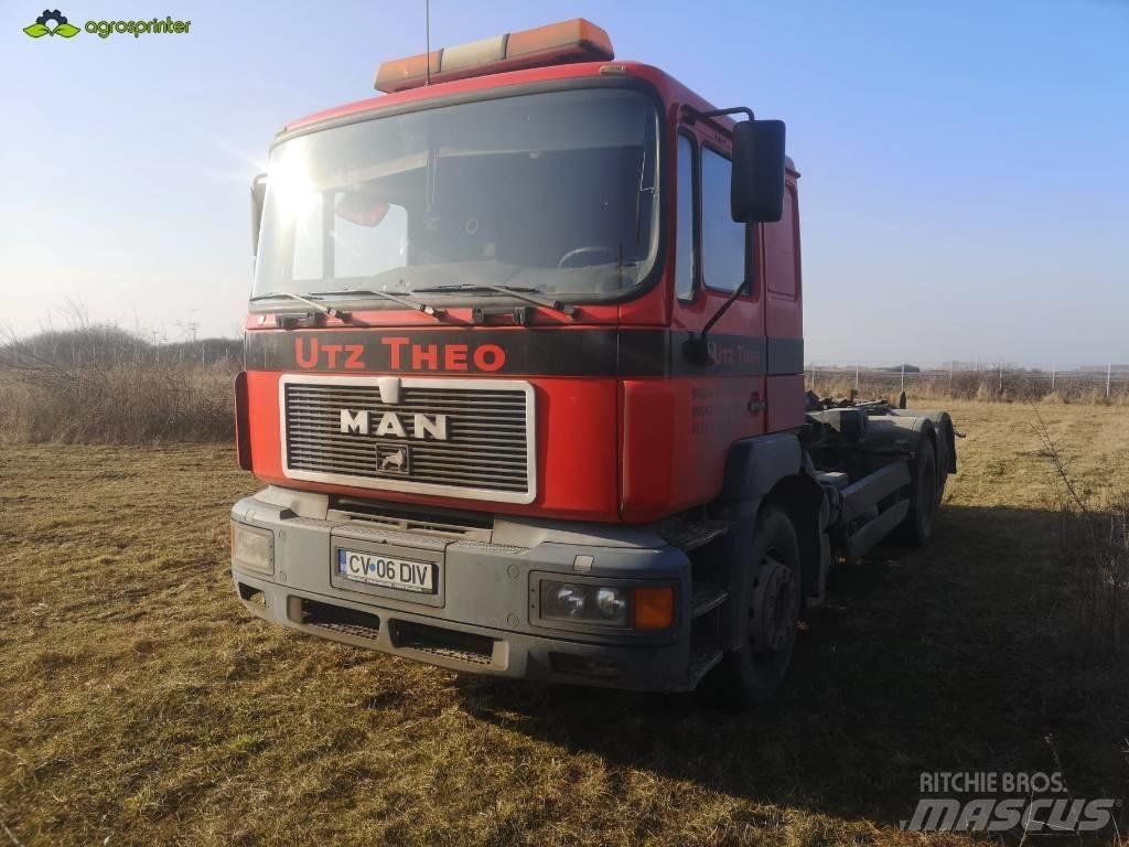 MAN F2001 Hákový nosič kontajnerov
