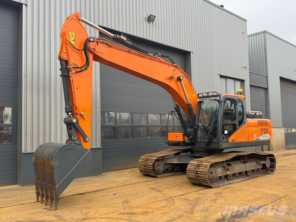 Doosan DX225LC-7 Pásové rýpadlá