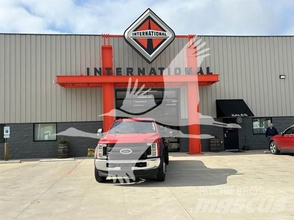 Ford F550 SD Plošinové nákladné automobily/nákladné automobily so sklápacími bočnicami