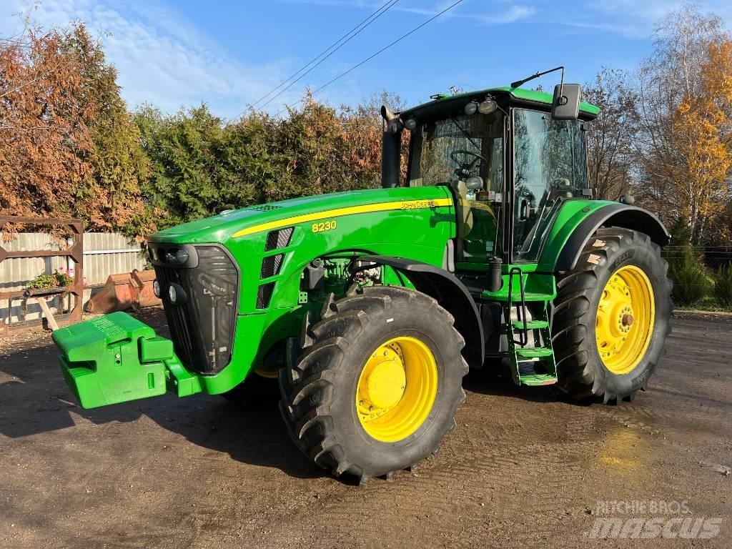 John Deere 8230 Traktory